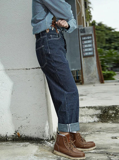 Vintage-inspirierter, gestreifter, gerader Jeans-Latzhose mit Hosenträgern